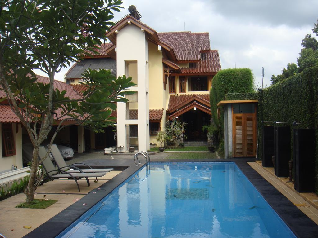 D Ajenk Boutique Guesthouse Kejayan Exterior foto